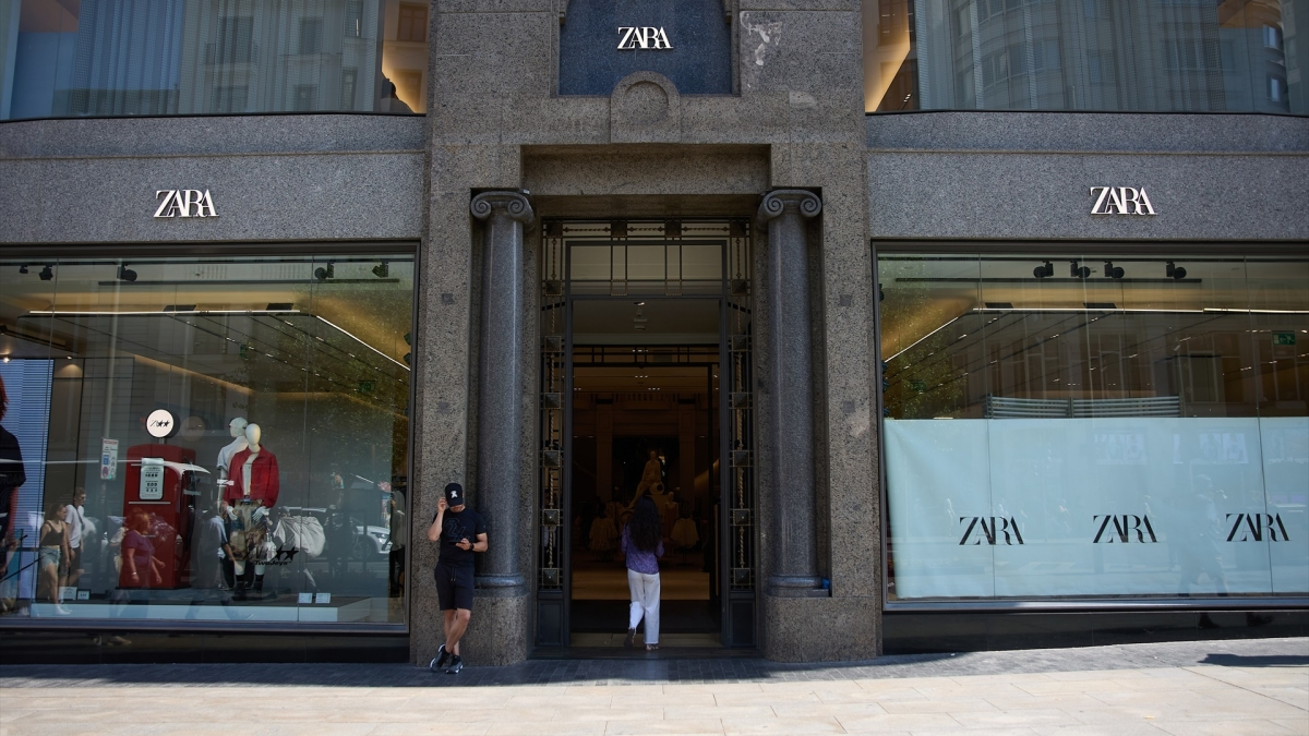 Inditex Toca M Ximos Hist Ricos En Bolsa En Los Euros Pero Se