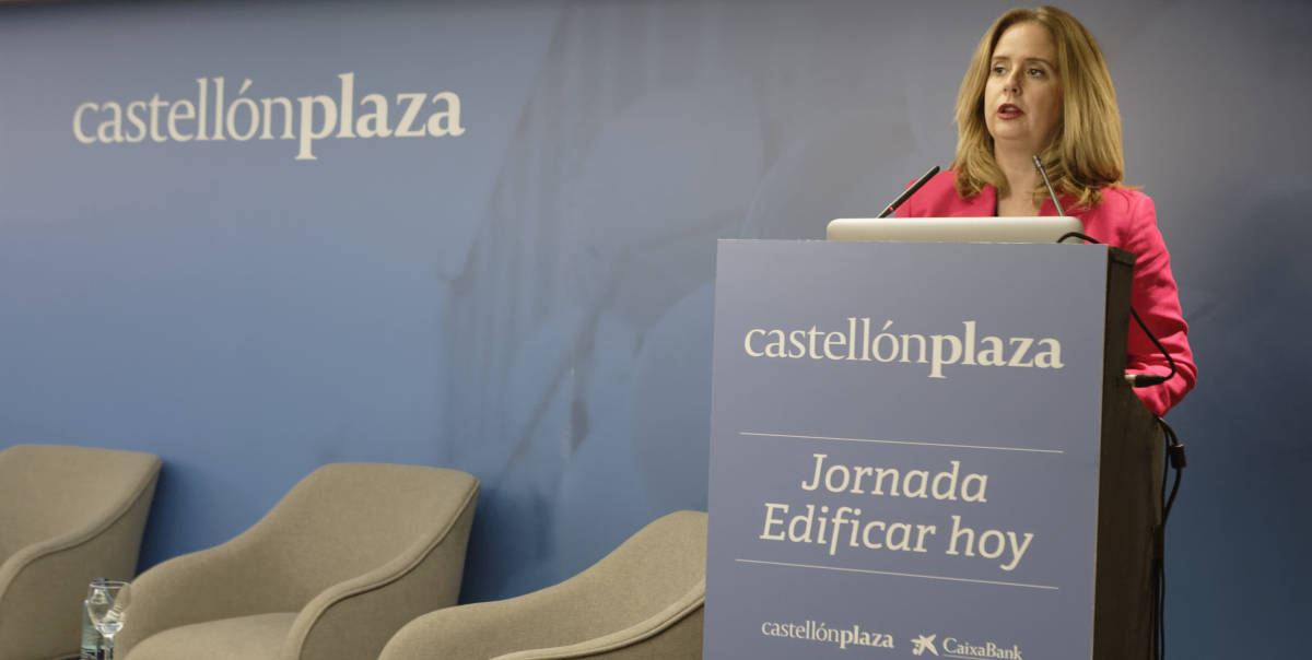 Helena Beunza, durante su ponencia. (FOTO: ANTONIO PRADAS)