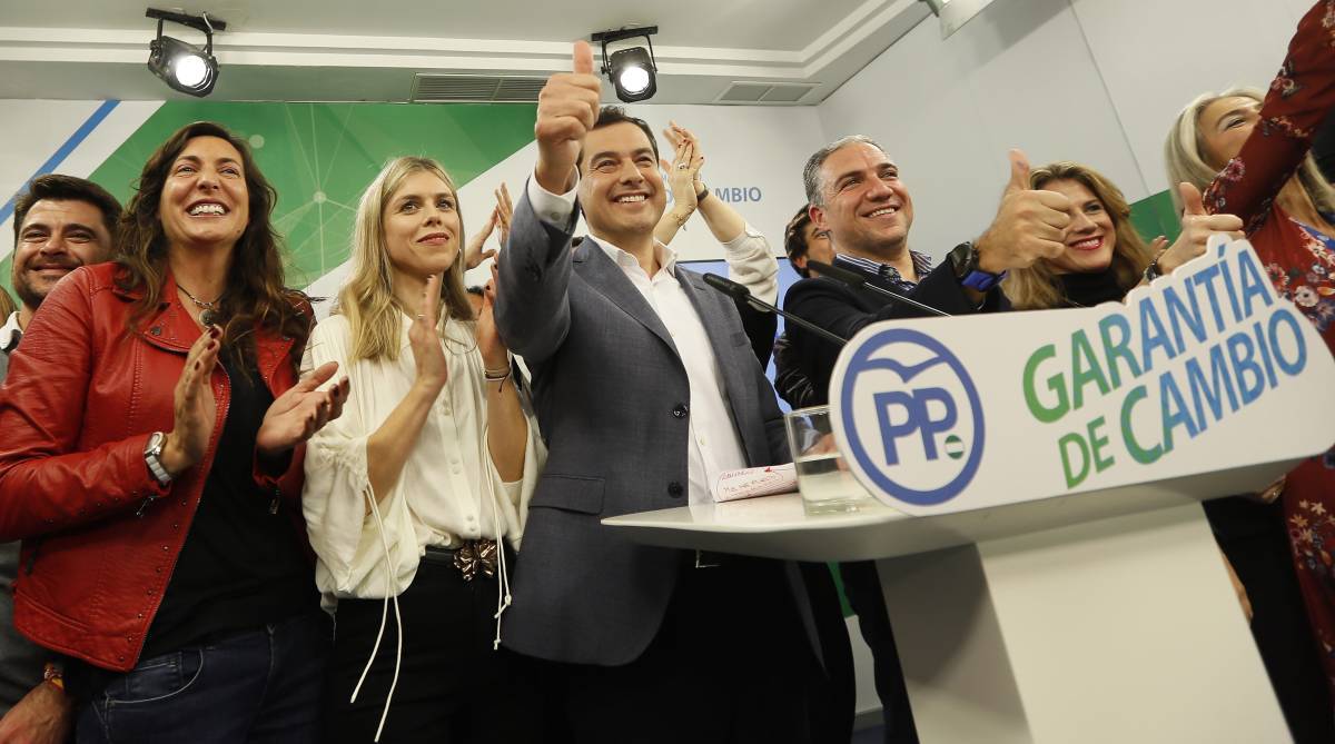 El candidato del PP, Juanma Moreno, anoche. Foto: EFE