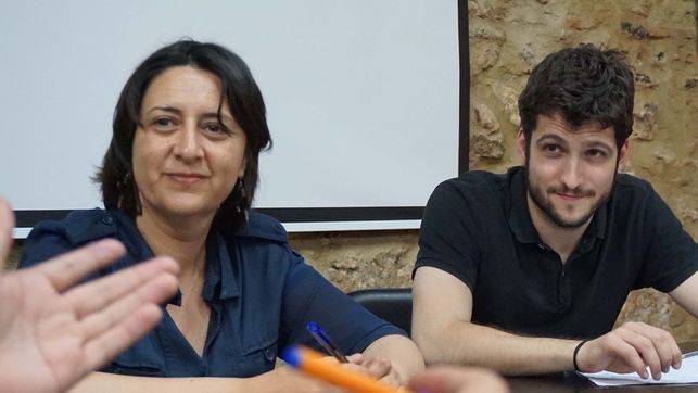 La líder de EU, Rosa Pérez, y el secretario general de Podem, Antonio Estañ