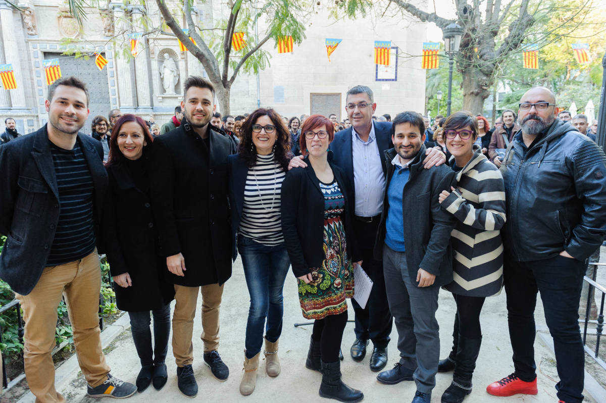 Morera, junto a Micó, Marzà y otros referentes del Bloc. Foto: KIKE TABERNER