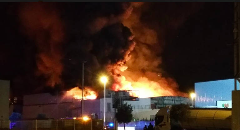 Incendio en la planta de Forvasa en Puçol, en junio de 2018.
