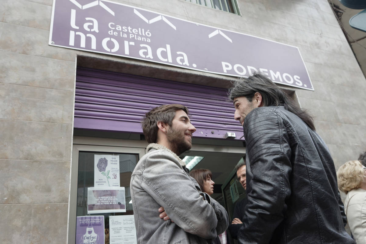 Fernando Navarro, a las puertas de la sede de Podem este martes.