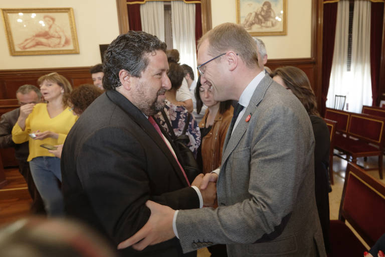 Javier Moliner y Ernest Blanch, tras el pleno de Diputación de este martes (Foto: ANTONIO PRADAS).