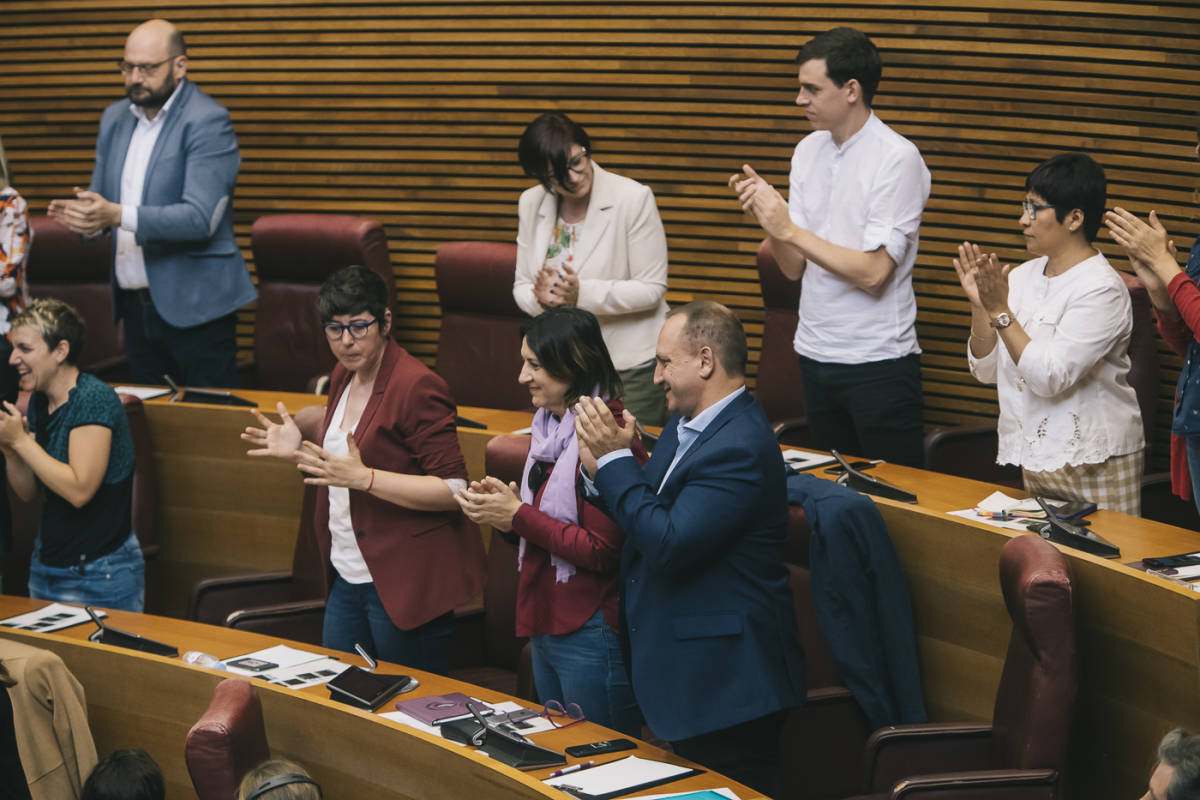 Grupo parlamentario Unides Podem en el pleno de investidura de Puig. Foto: KIKE TABERNER