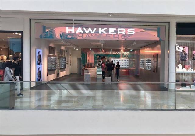 Tienda de Hawkers en un centro comercial, su segunda pata offline tras las flagships