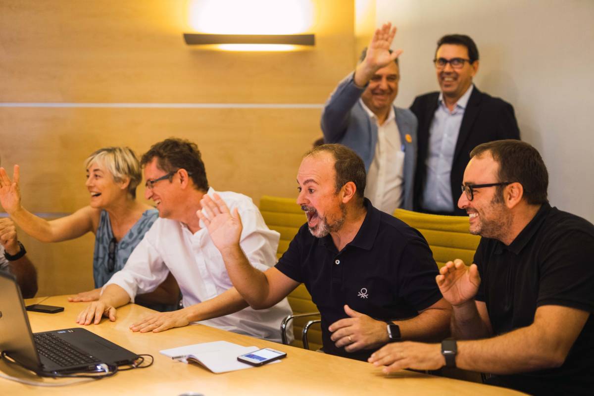 Momento en el que la candidatura de València es informada de su designación, el pasado lunes. Foto: Valenciadesign