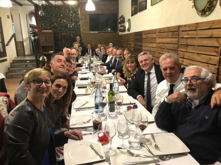 Puig, Ábalos y parlamentarios socialistas celebraron la investidura de Sánchez con una cena en Madrid.