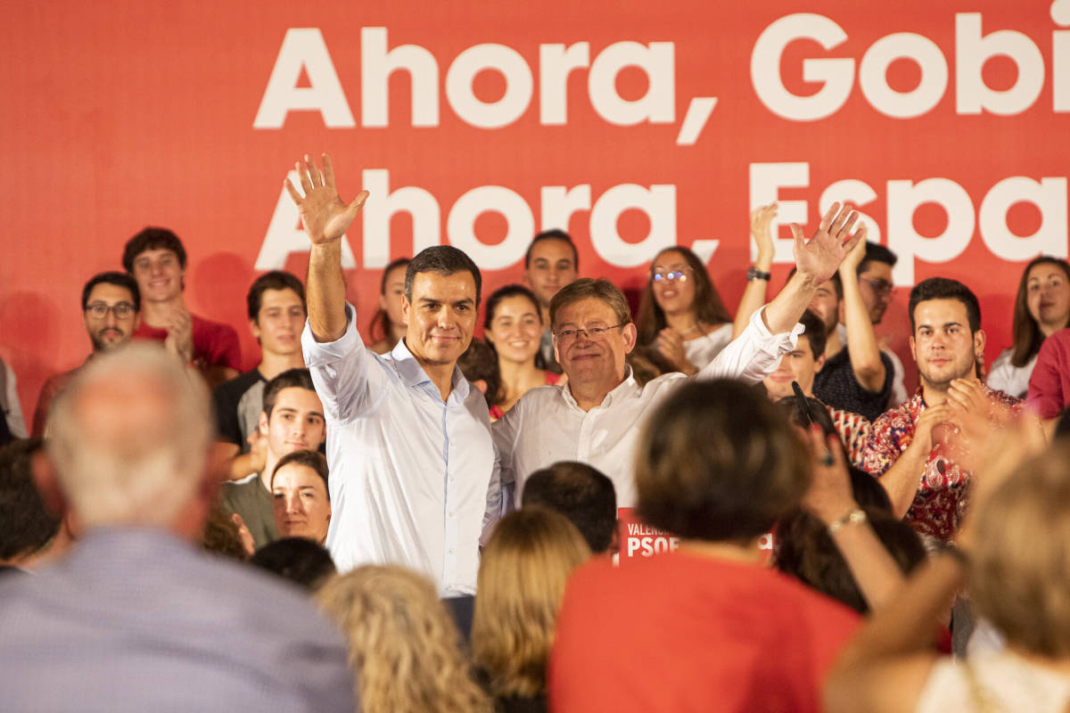 El presidente del Gobierno, Pedro Sánchez, junto a Ximo Puig en un mitin. Foto: EVA MÁÑEZ