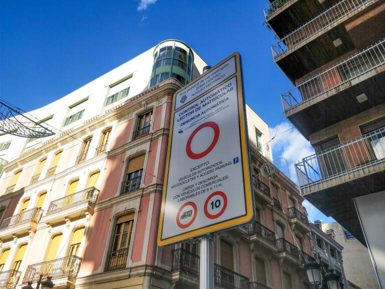 Castelló no comenzará a multar a los vehículos que circulen por el ...