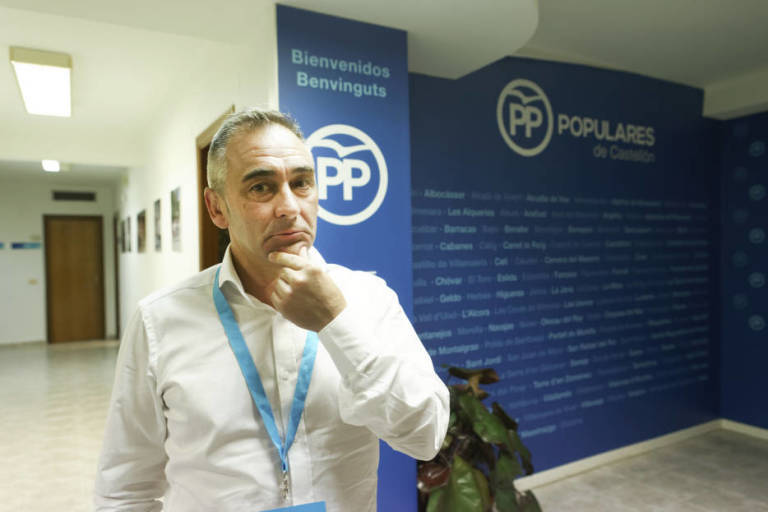 Miguel Barrachina, en la sede del PP, durante la noche electoral del 26M. Foto: Antonio Pradas