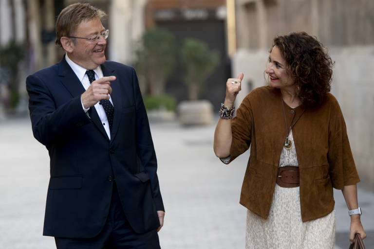 El presidente de la Generalitat, Ximo Puig, junto a la ministra de Hacienda, María Jesús Montero. Foto: KIKE TABERNER