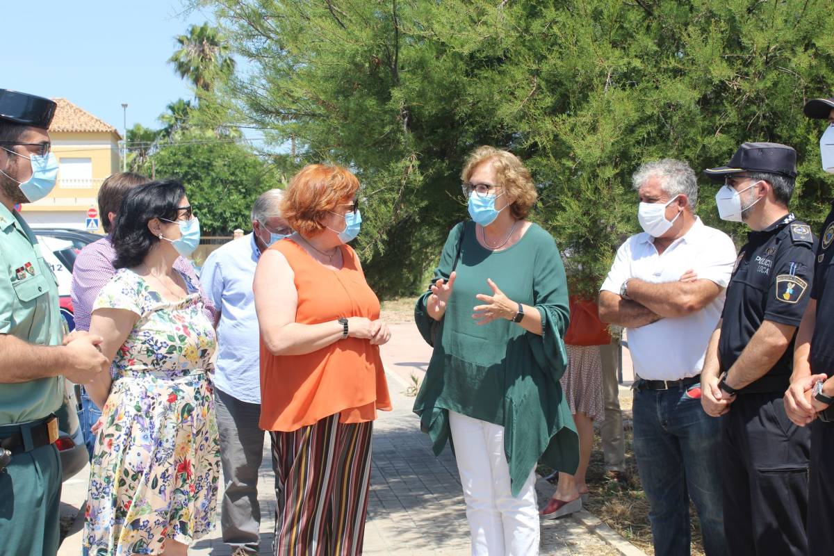 Reciente visita de la alcaldesa de Borriana a las obras que Costas realiza en la playa de la Serratella.