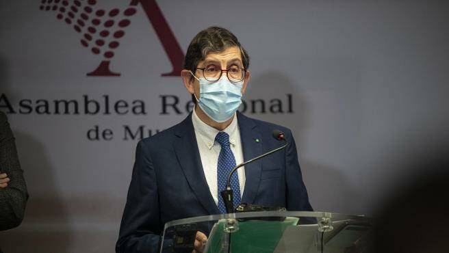 El consejero de Salud de Murcia dimite por vacunarse cuando no le tocaba. FOTO: EFE