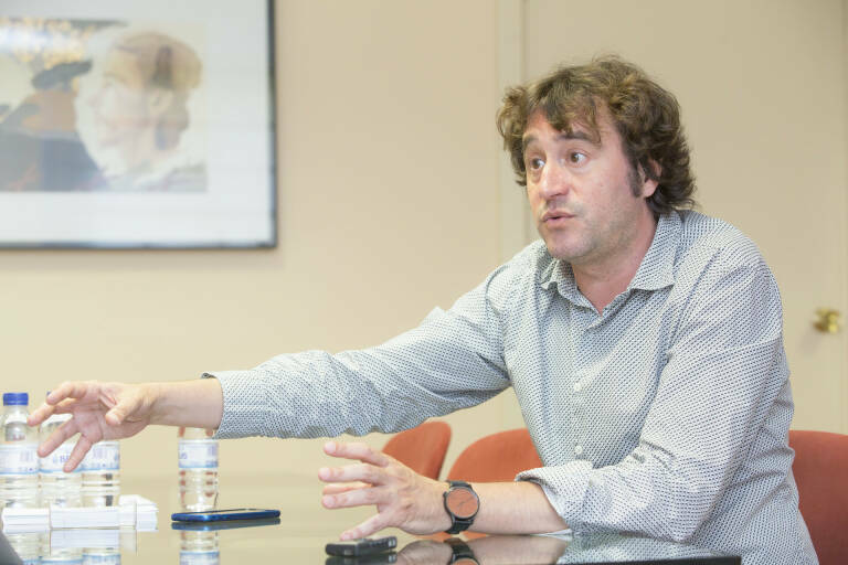 Rubén Trenzano, en su despacho. Foto: MARGA FERRER