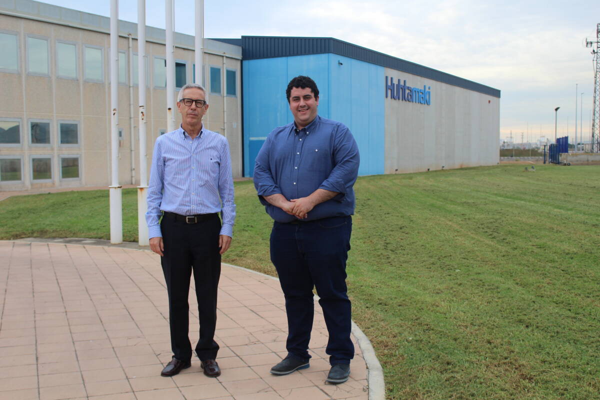 director general de la empresa Huhtamaki, José María Nebot, junto al alcalde de Nules, David García.
