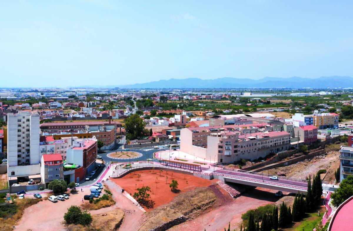 Vista general del Puente Europa sobre río Seco de Castelló.