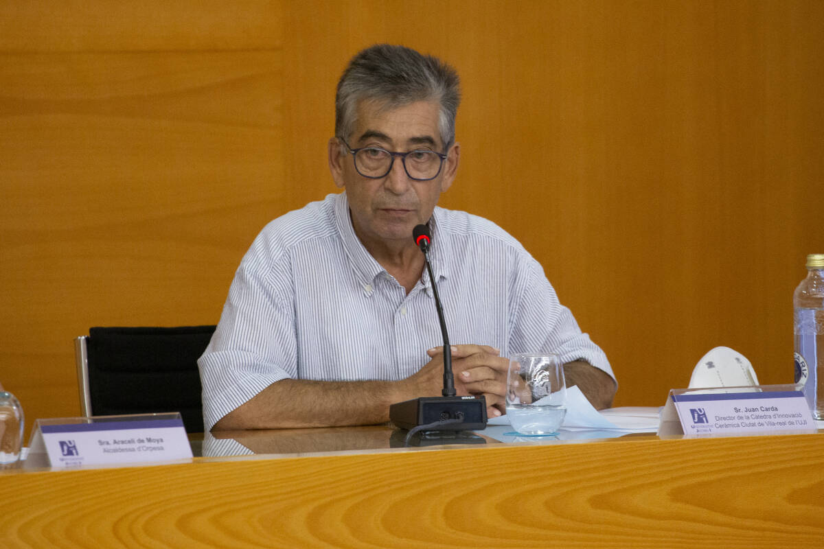 Juan B. Carda, director de la Cátedra de Innovación Cerámica 'Ciutat de Vila-real'. (Foto: Àlex Pérez -UJI-) 