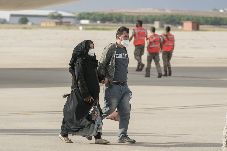 Llegada de evacuados de Afganistán a la base de Torrejón, a 23 de agosto de 2021. Foto: A.PÉREZ.MECA/EP