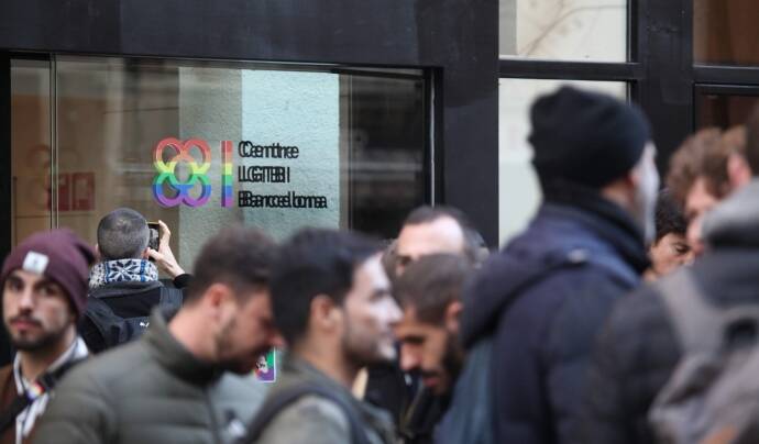 El centre LGTBI Barcelona és un punt de trobada amb assessorament i divulgació per a les orientacions o identitats sexuals històricament marginades.