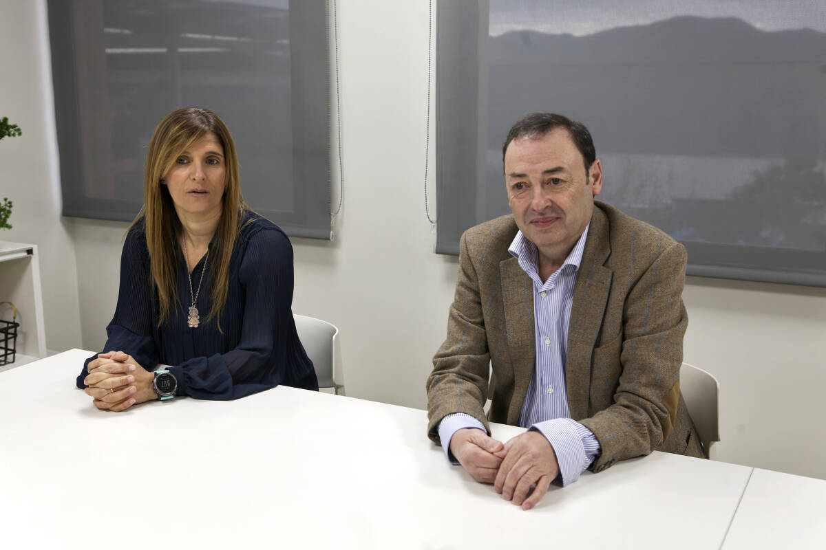 Ana García y Juan Vicente Bono, Project Manager y CEO de Integra Sinergy Systems, respectivamente, durante la entrevista con Castellón Plaza. (Foto: Antonio Pradas)
