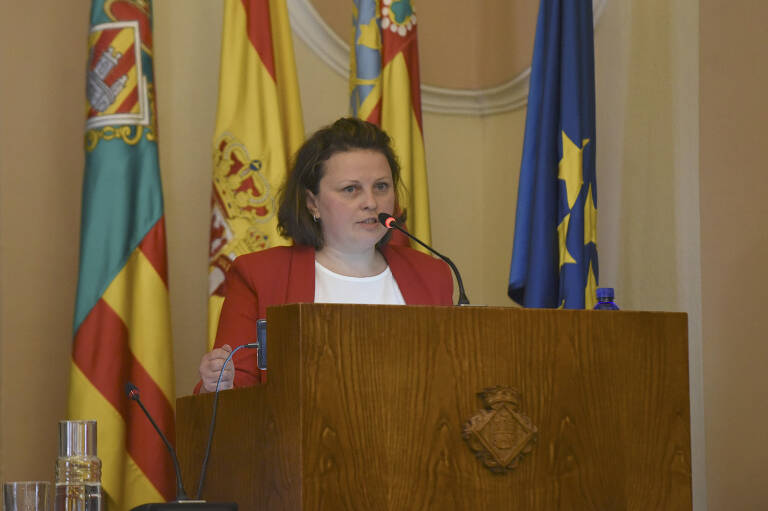 La concejala de Recursos Humanos, Monica Barabás, en un pleno.