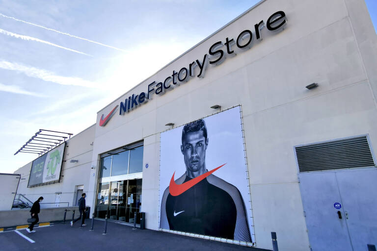 Hectares combine Stewart island Nike echa el cierre a su tienda outlet de la Ciudad del Transporte en  Castelló - Castellonplaza