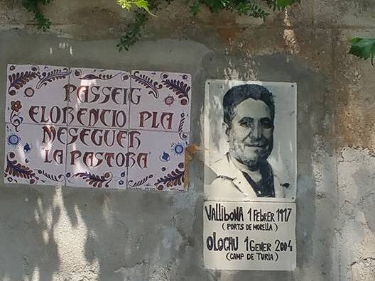 Placa del carrer de Vallibona dedicat a La Pastora