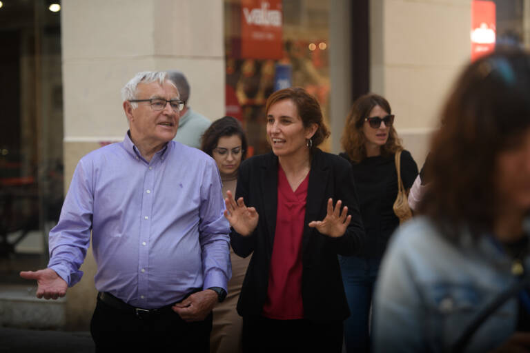 La líder de la oposición en Madrid visitó este sabado el centro de València con el alcalde Joan Ribó Foto KIKE TABERNER