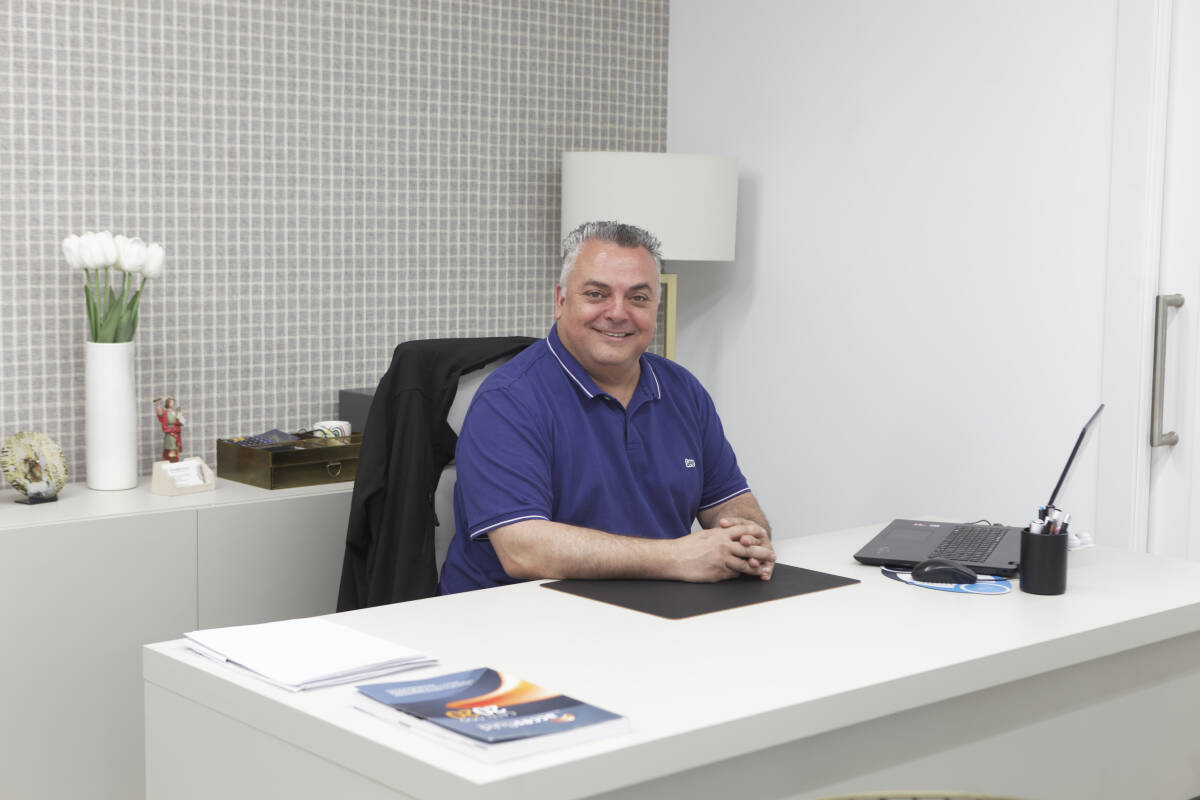 Javier Gaya, director general de Personas&Tecnología en su despacho. (Foto: Antonio Pradas)