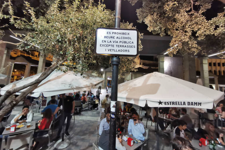 La plaza Santa Clara también se ve afectada por las medidas correctoras de la ZAS. Foto: ANTONIO PRADAS