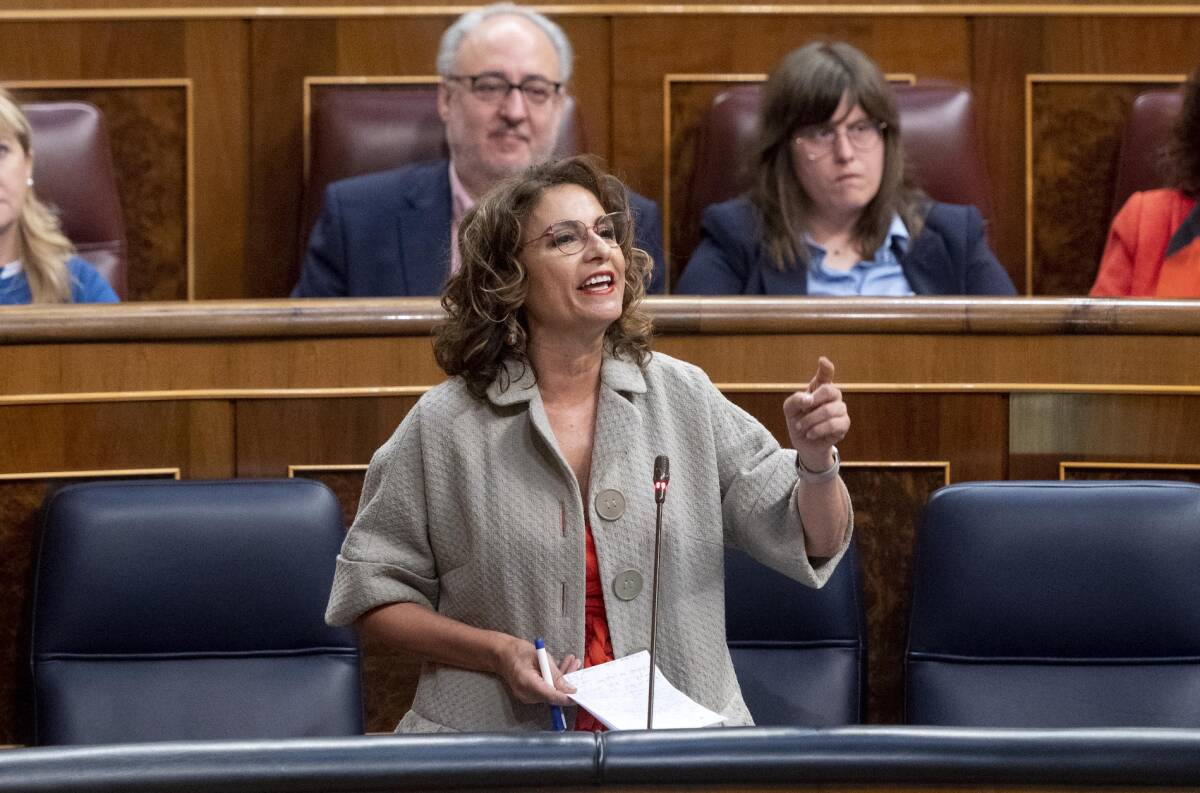 La ministra de Hacienda, María Jesús Montero, en el Congreso. Foto: ALBERTO ORTEGA/EP