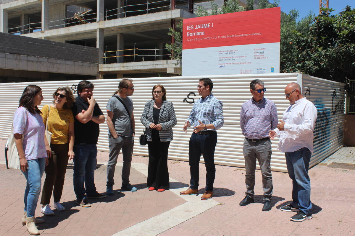 El director general de Infraestructuras Educativas visitó en mayo la obra con responsables de Acciona y la alcaldesa