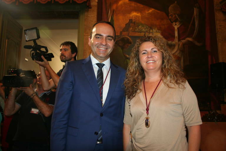 El portavoz de Ciudadanos Vila-real, Domingo Vicent, con la coordinadora provincial, Cristina Fernández.