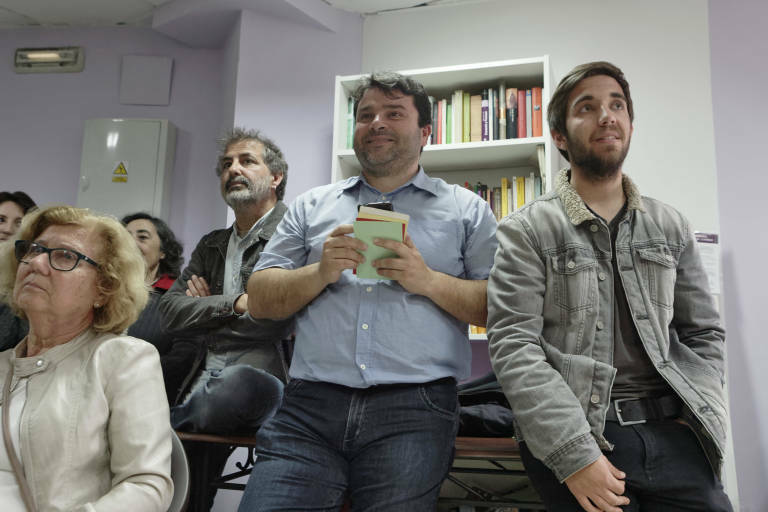 Xavi del Señor y David Giner (CSeM), junto a Fernando Navarro (Podem), en las primarias. Foto: ANTONIO PRADAS