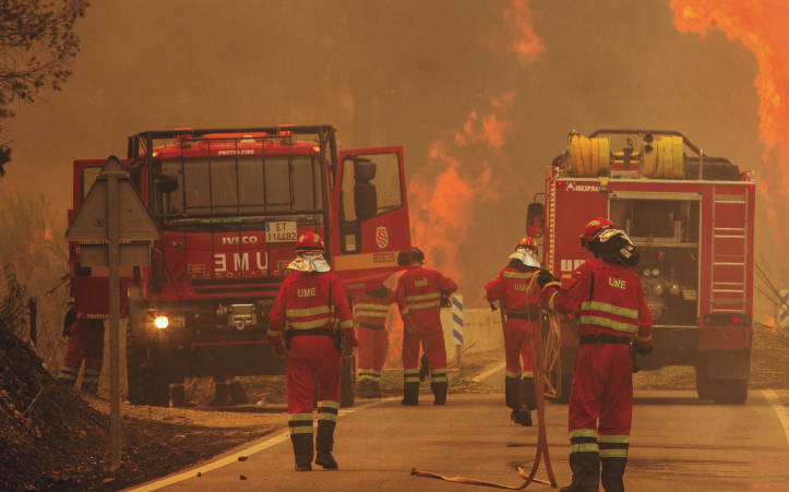 Fuego en Cortes de Pallás en 2012. Foto: BIEL ALIÑO