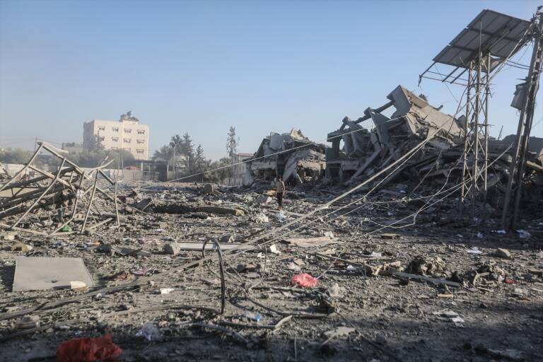 Territorio palestino tras los ataques aéreos de Israel. Foto: MOHAMMED TALATENE/DPA