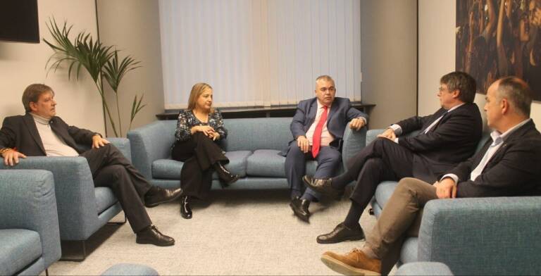 El secretario de Organización del PSOE, Santos Cerdán, se reúne con Carles Puigdemont. Foto: JUNTS