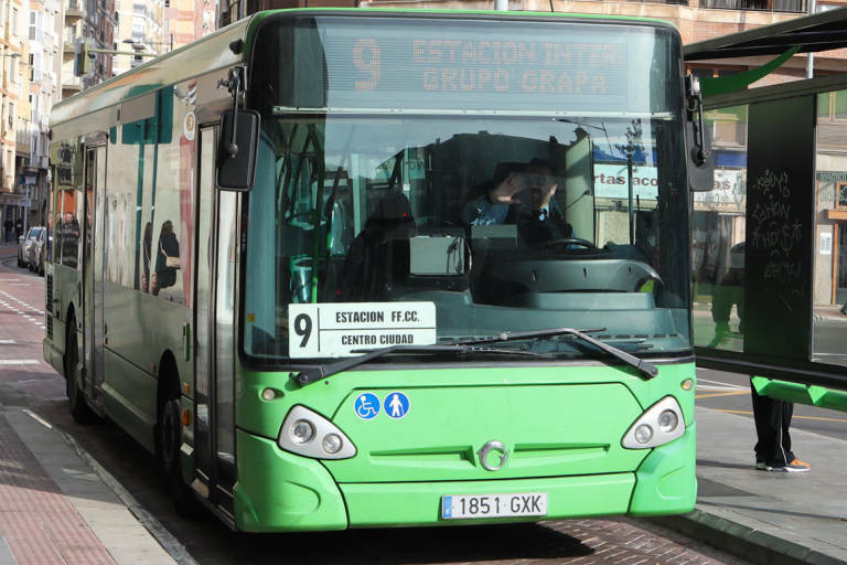 El Ayuntamiento todavía tiene que definir cómo realizará la sustitución de los autobuses diésel.