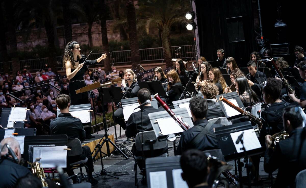 Celia Torá Mateo, durant un concert amb la Banda Ciutat de València (Foto: FSMCV)  