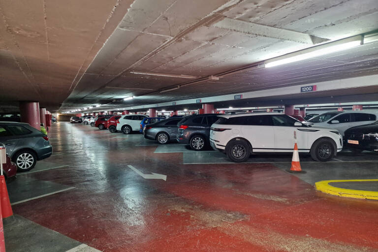 El parking tiene una capacidad para 329 automóviles. Foto: ANTONIO PRADAS