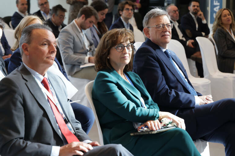  Salvador Navarro, presidente de la CEV, Blanca Marín, directora general de Aerocas y Ximo Puig, presidente de la Generalitat. Foto: GVA