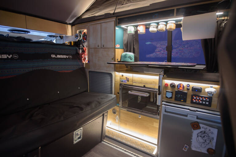Interior de uno de los proyectos de furgoneta camperizada. Foto: KIKE TABERNER
