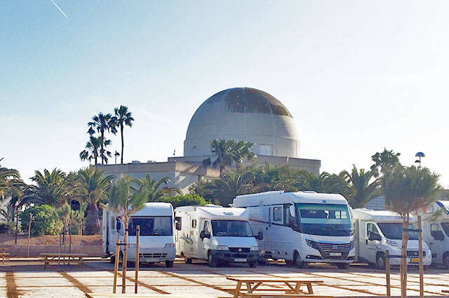 La instalación se encuentra junto al Planetario en el parque Litoral del Grau.