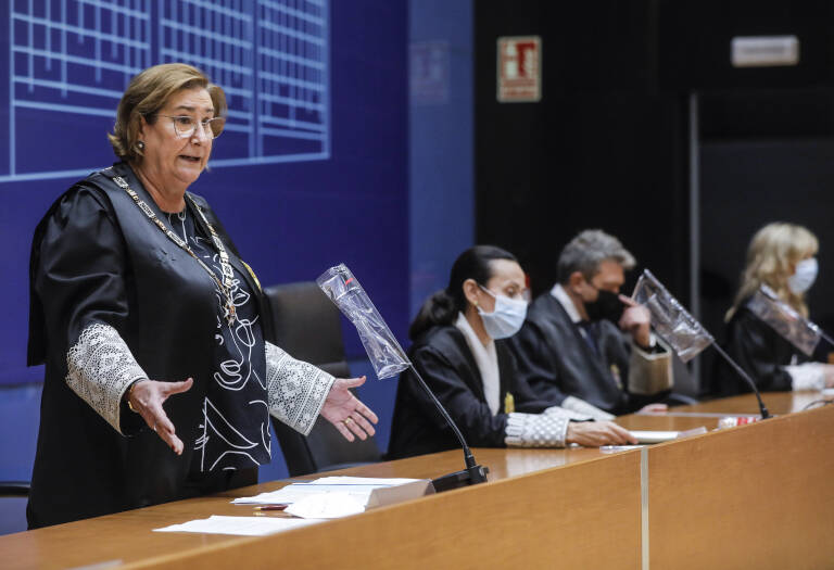 La fiscal superior del tribunal valenciano, Teresa Gisbert (1i). Foto: ROBER SOLSONA/EP