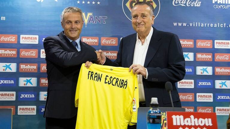 Fran Escribá junto a Fernando Roig en su presentación como entrenador del Villarreal. VILLARREAL CF