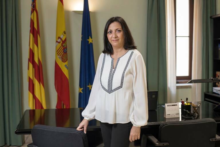 Eva Redondo, en la foto oficial como delegada del Consell.