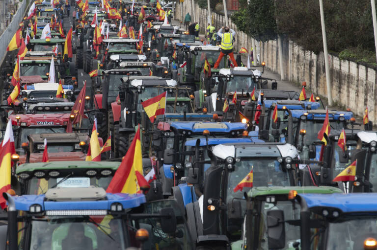 Agricultores en una protesta en Cantabria, esta semana. Foto: EFE/PEDRO PUENTE HOYOS