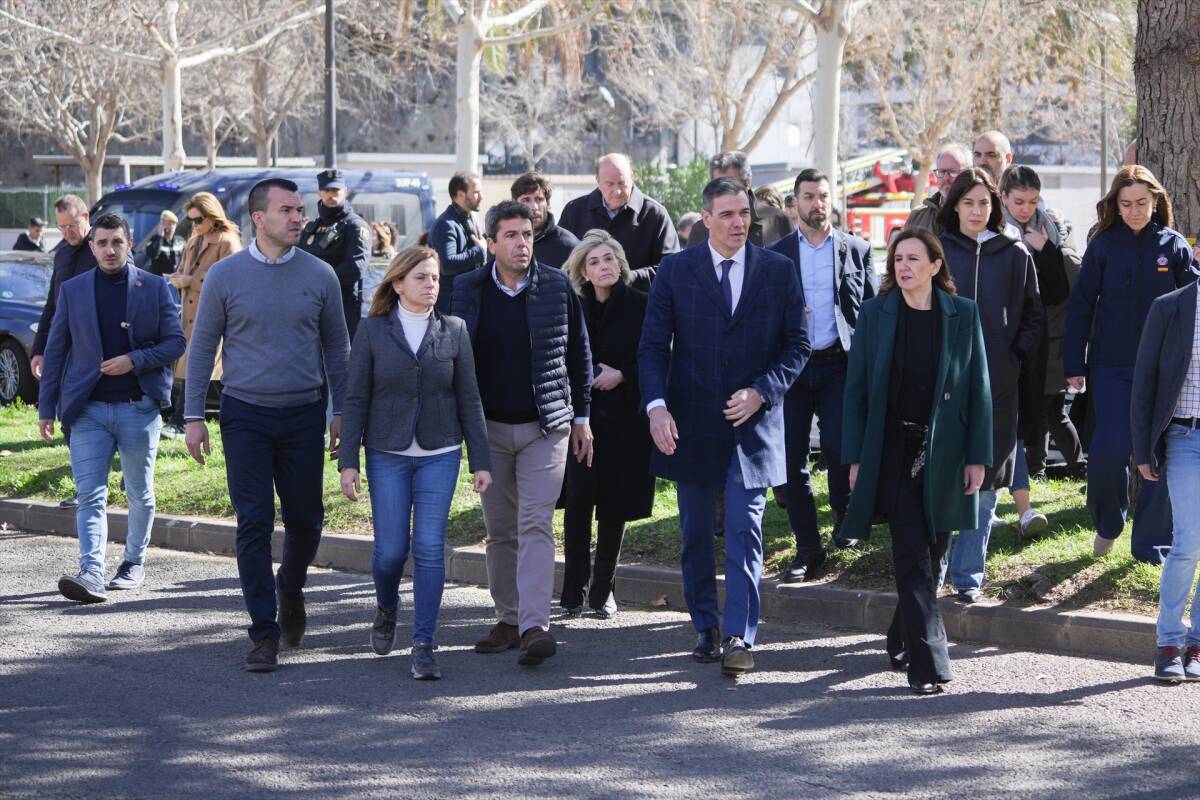 Autoridades políticas durante la visita de Pedro Sánchez el pasado viernes. Foto: EP/Rober Solsona