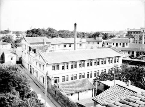 Una fàbrica tèxtil abandonada va donar pas al Kasal Popular Flora al barri de la Trinitat de València. Foto: Arxiu de la Conselleria d'Educació, Cultura i Esport.
